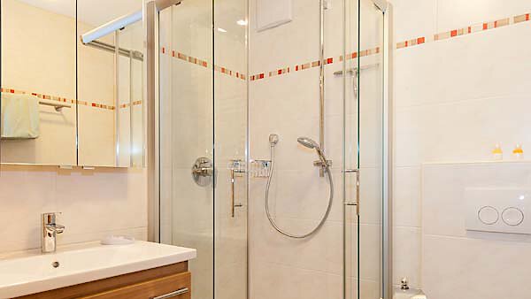 2. Badezimmer - Ferienwohnung Rosengarten in Bayern